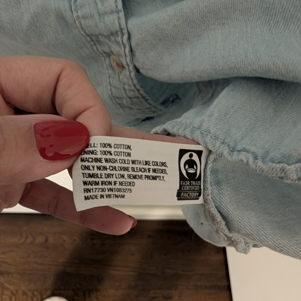 Universal Thread Light Blue Chambray Button Down … - image 4